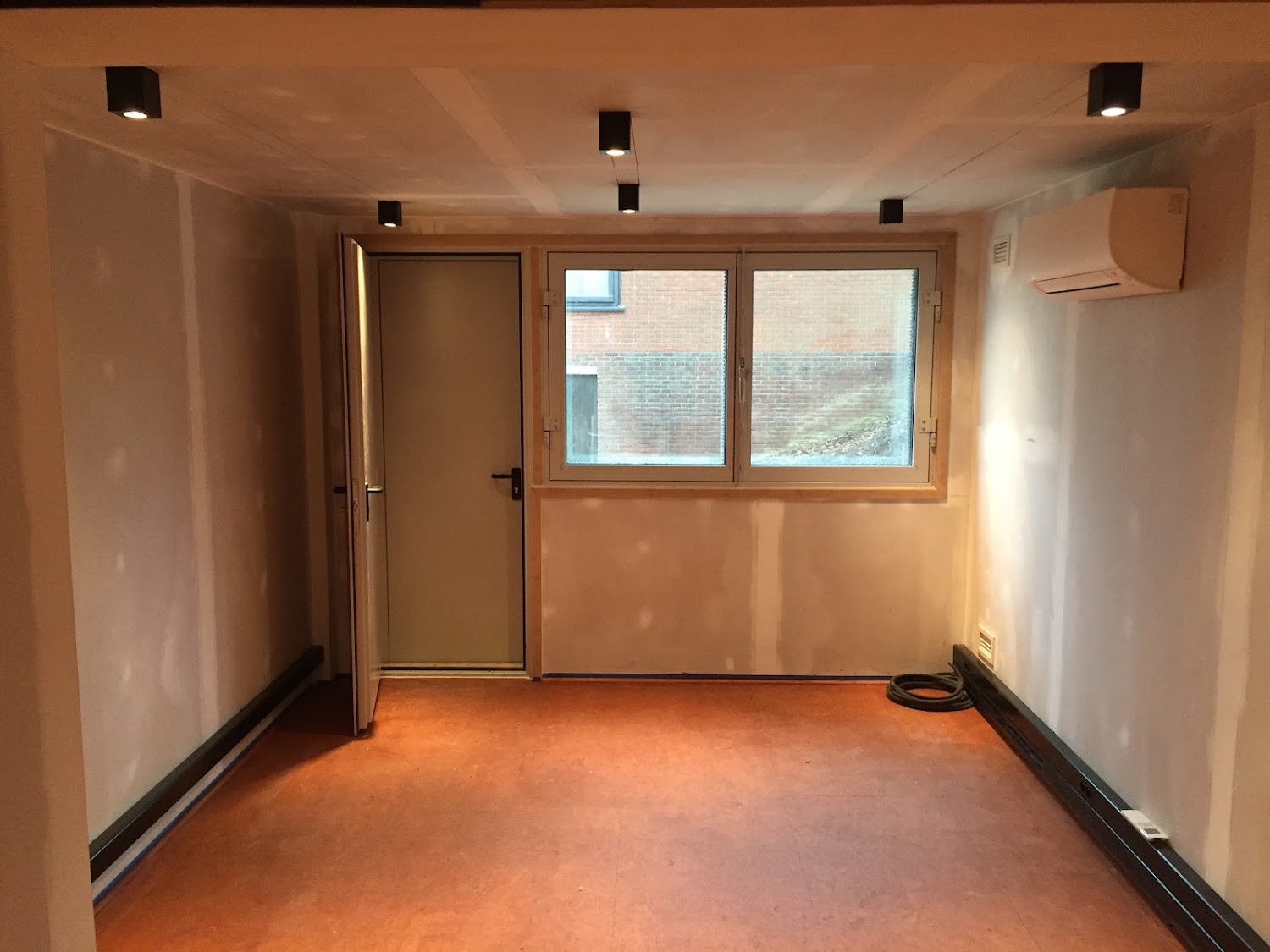 Gyprocwanden en verlaagd plafond geplaatst door Perfect Building